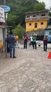 La música de viento, se les llama así a las bandas de viento porque en un principio eran totalmente arrítmicas y desafinadas, con el paso de los años el gusto y la ejecución de la música mejoro bastante pero el nombre se les quedo. Las famosas Chile frito son del pueblo y tocan para el pueblo por lo que las puedes encontrar en los festejos más populares como fiestas patronales o carnavales o incluso alguna matrimonio o bautizo pero siempre fiesta del pueblo. Incluso en algunas ocasiones son cont
