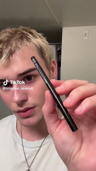 Grunge Eyeliner Look for Men | New Year Makeup Inspiration