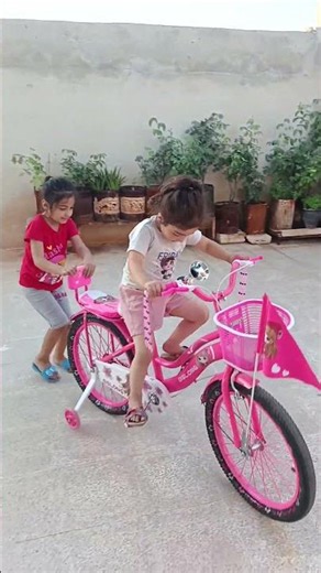 برفين عم بتعلم هيڤين العاب اولاد اطفال 🤗🤩🥰#shorts