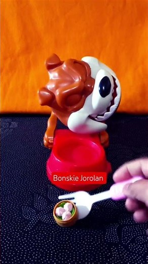 MAD DOG WITH MINI STREAM BREAD BASKET #ASMR#asmrvideo #maddog #shortvideo