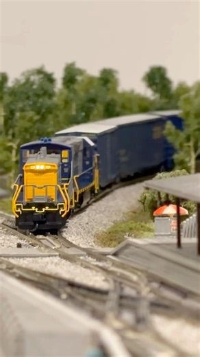 Two of my Favorite N scale Locomotives! CSX MP15DC & CSX GP40! #csx #nscale