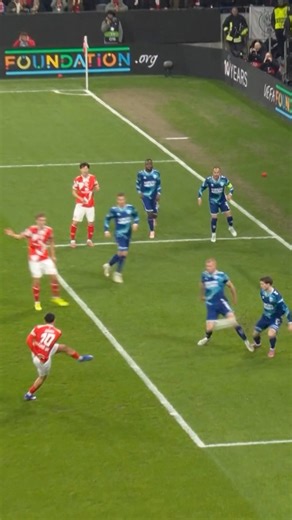 Not one, not two but three clearances from Samsunspor in the space of 7 seconds 😱 #UECL | UEFA Europa League