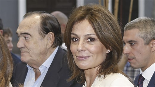 Nuria González, cada vez más presente en la vida pública, dos años después de la muerte de su marido, Fefé