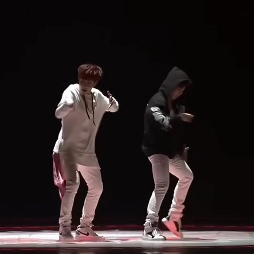 J-Hope and Jimin absolutely killed this part at 2014 MAMA! Legendary performance!🔥❤️‍🔥 #BTS #jhopexjimin