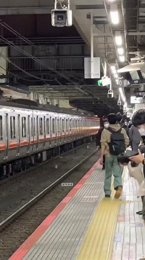 八王子駅に見慣れない電車がやってきた！