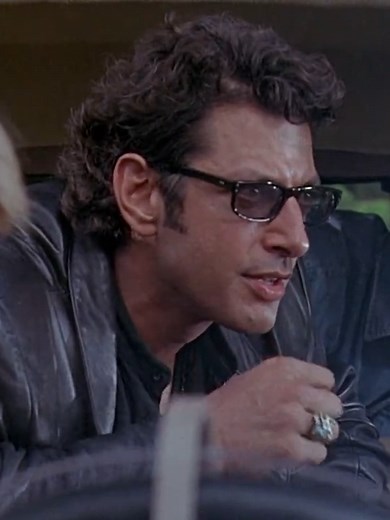 Dinosaurs walked so women could run the world. Steven Spielberg’s JURASSIC PARK (1993), based on the novel by Michael Crichton and starring Sam Neill, Laura Dern and Jeff Goldblum, won three Oscars at the 66th Academy Awards: Sound (Gary Summers, Gary Rydstrom, Shawn Murphy and Ron Judkins), Sound Effects Editing (Gary Rydstrom and Richard Hymns) and Visual Effects (Dennis Muren, Stan Winston, Phil Tippett and Michael Lantieri). #JurassicPark #LauraDern #JeffGoldblum #SamNeill #StevenSpielberg #