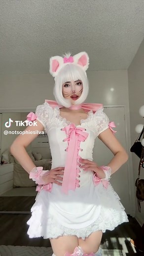 Marie from Aristocats: Classy Halloween Costume Ideas