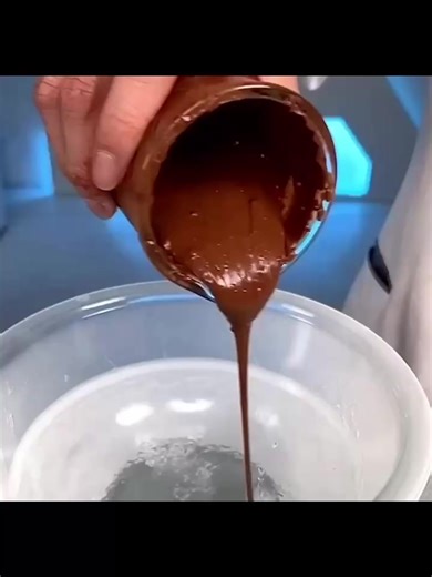 液体窒素で作ったチョコの麺。この「麺」は、食べられると思いますか？ #科学普及 #実験 #面白い #化学 #不思議