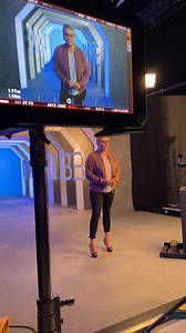 Ein Blick hinter die Kulissen mit Alida Kurras beim Dreh für #PromiBB! 🎬 💫 #Promis 👉 „Promi Big Brother“ - ab Montag, 7. Oktober, 24/7 live auf Joyn und täglich live in SAT.1. | Promi Big Brother