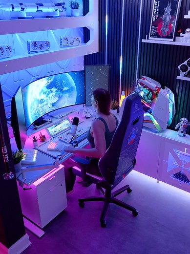 Creating Your Cozy Space Cave: PC & Gaming Setup