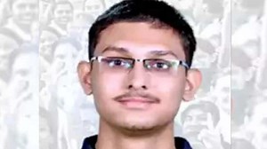 JEE Advanced 2021 UP Topper: JEE टॉपर की रिजल्ट लिस्ट हुई जारी, Aaveg Jain ने किया टॉप | Zee Business