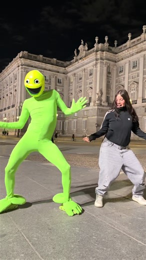 Dame Tu Cosita: El Hit que Arrasa en Madrid