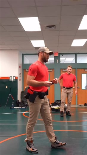 KNIFE ATTACK DATA POINTS Instances of knife attacks on officers is something we are seeing more and more right now. It is paramount that we review these incidents, recognize common factors, and develop ways to effectively train to defeat these attacks. Suspects are keeping the knife hidden until the victim is within 3 feet, and at that point they are simultaneously deploying the weapon and launching the attack. This ambush style attack takes quick reaction in order to mitigate severity of injuri