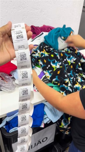 Cresci e Perdi - Lapa/SP on Instagram: "💛REPOSIÇÃO INDO PRA FRENTE DE LOJA AGORA. ✨ Escolha como você quer receber pelo seu desapego! Você pode optar por: receber o GIRA ou receber em PIX na HORA!* 🔁 Qual a diferença? Se você escolher o GIRA, recebe um valor maior, que fica *vinculado ao seu CPF* como forma de *desconto nas suas próximas compras*. ✅ Esse valor estará disponível sempre que quiser usar: Basta informar seu CPF, escolher as peças e o desconto será aplicado automaticamente! E tem m