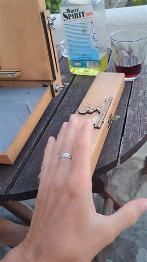 93K views · 853 reactions | The perfect solution!朗 With my pochade box and insertable palette, it's easy to be ready to paint at any moment! Thank you Papapavloarttools Find the pochade box on a website: https://yarovayafineart.com/pages/papapavloarttools #painting #pleinairpainter #outdoorpainting #naturepaintings #seascapepainter #modernartist #modernimpressionism #oilcanvaspainting #seascapepainter #arttools #pleinair #pochadebox #artlovers | Yarovaya Gallery | Facebook