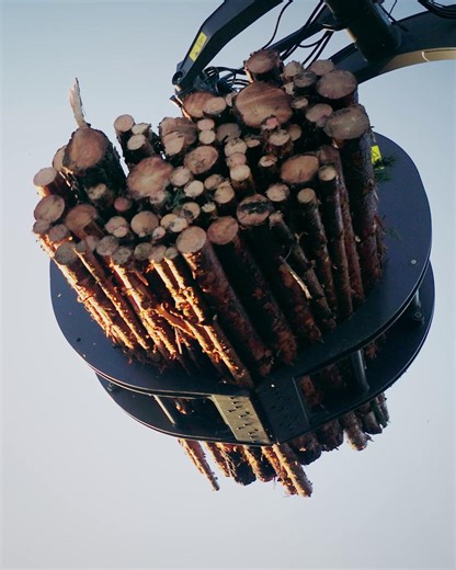 Building on a legacy that began in 1974 with the world's first high-lift wheel loader, the Volvo Construction Equipment L200 High Lift is designed to revolutionise productivity and reduce operating costs. With its robust and stable arm system, capable of stacking logs nearly 23 feet high, this machine enhances storage capacity by an impressive 60% compared to conventional wheel loaders. Experience unmatched performance.💪 Discover more here: bit.ly/47yGyCd | SMT GB