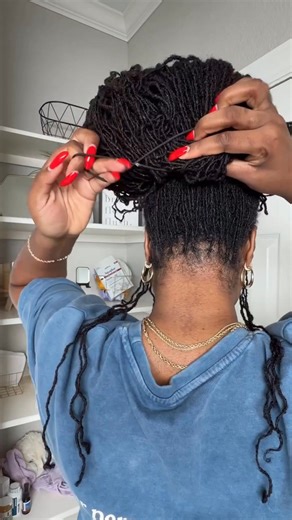 Quick Bun Tutorial #sisterlocks#locs #eastlocstyles #locstyles #locd | Drknlvely