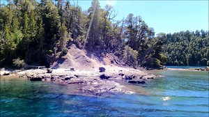 22K views · 1.2K reactions | La Belleza del Lago Nahuel Huapi El lago Nahuel Huapi es un lago de origen glaciar de la Patagonia Argentina. Es compartido por las provincias argentinas del Neuquén y de Río Negro, y rodeado mayormente por el parque nacional homónimo. Posee una superficie de 557 km² y se sitúa a una altitud de 764 m s. n. m. | Mendozantigua. Fotos antiguas de Mendoza, Otras Provincias y Paises | Facebook