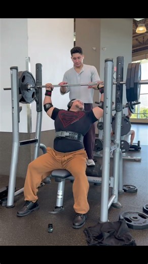 315lb 142.8kg seated shpulder press pr