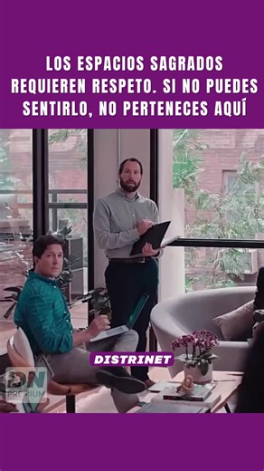 🎬 Nombre: WeCrashed 🎭 Género: Drama · Biográfico · Negocios 📺 Dónde verla: Apple TV 📝 Descripción: Inspirada en hechos reales, WeCrashed cuenta la increíble historia del ascenso y caída de WeWork, una de las startups más valiosas del mundo. Adam Neumann y su esposa Rebekah construyen una empresa que promete revolucionar la forma de trabajar, atrayendo miles de millones en inversiones y seguidores fieles a su visión. Pero detrás del éxito, el poder, las ambiciones y las decisiones arriesgadas