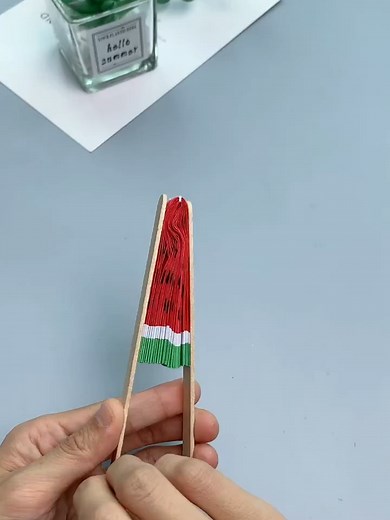 制作清凉西瓜扇子，为炎热的夏天降温