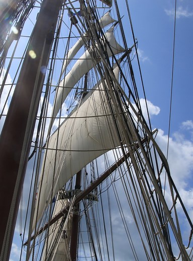 ⚓ A Day Aboard Morgenster..... ⚓ What's this tall ship sailing lark all about then? This should give you an idea! Classic Sailing's day out on Morgenster at Falmouth Classics last month. Big thanks to Jakob and the rest of the crew 👍 You can find your own adventure on this beautiful brig: 👉 https://classic-sailing.com/vessel/morgenster/ 🎥 Video by Liz Dal Bon #TraditionalSailing #HandsonDeck #TallShips #ClassicBoats #ADayInTheLife | Classic Sailing