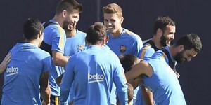 Entrenamiento Barça: Sandro y Munir, acribillados collejas