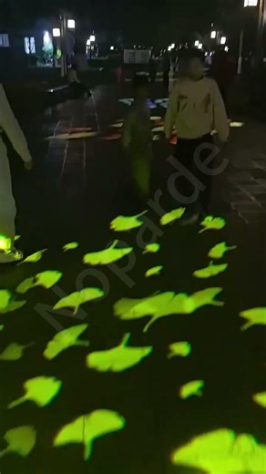 Dynamic Effect LED Projection Lamp for Home, Party & Outdoor Use