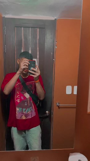 Mirror Reflections: Creative Hand Gestures Explained