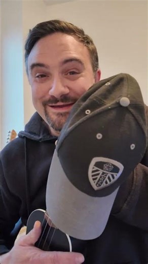 HOW TO use a cappo on a #ukulele #ukuleletutorial #fender