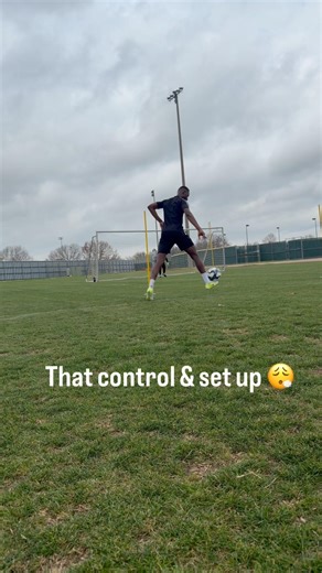 Clean Build-Up vs Goalkeeper Save 🧤⚽️ #shorts #setup #control #save #soccer #football