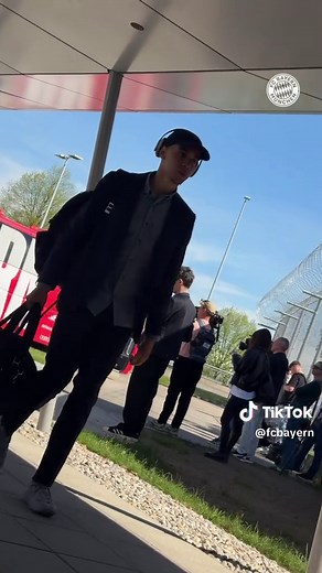 FC Bayern Heads to Paris for UCL Clash 🇫🇷
