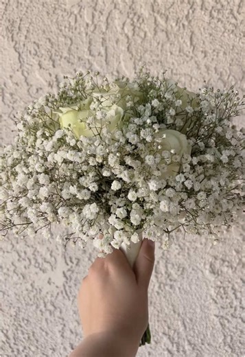 wedding bouquet 🤍💍 #weddingbouquet #babysbreath #whiteroses #ramodeboda