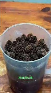 Transforming Pine Cones & Epoxy Resin into a Stunning Vase! 🎨🌲 DIYArt #ResinArt #EpoxyResin