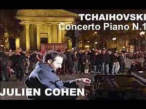Julien Cohen : Tchaikovski Concerto Piano No1 - Concert in the streets of Paris