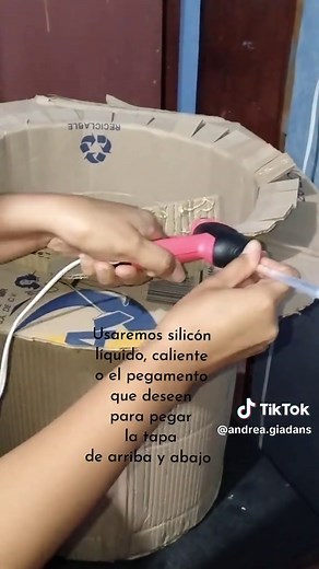 Paso a paso para realizar el sombrero para el baile de los enanitos PARTE 2. #diadelasmadres #manualidades #escuela #carton #bailedelosenanitos #sombrerogigante #parte2