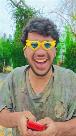 Poor finds a cell phone but breaks it 📱👓😢