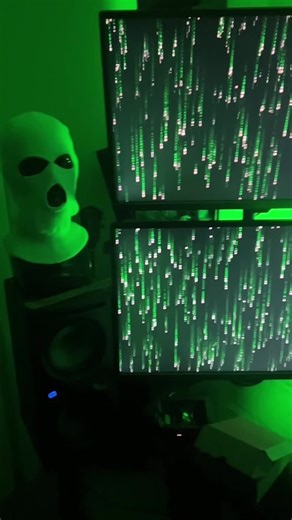 Made my first screensaver for Mac, windows and Linux , like the video and share if you want me to release this peace of art