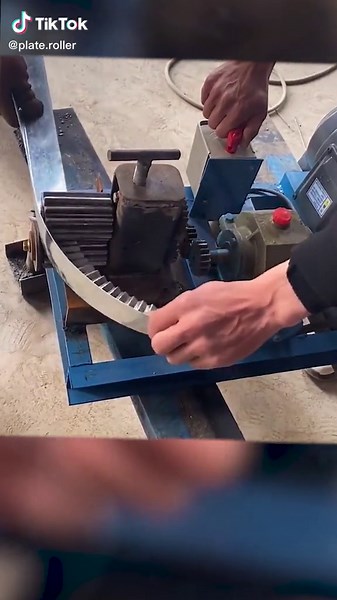 Simple operation to help quickly complete the bending and forming 👍Do you want this plate roller machine?#yeechop #machine #plateroller #fabrication #welding #machinery #machinefactory #industrial #metal #bendingmachine #metalplate #machinery #aluminium #steel #fsboling #boling #bolingmachine