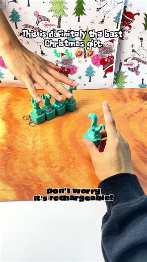 This is my new obsession — a tiny sound keychain that I keep pressing everywhere.😆🦎 #prankgadget #personalgiftshopper #creativekidstoys #fidgettoysg #lizardkeychains