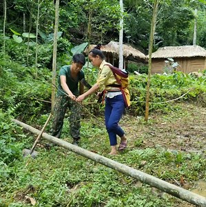 Making a bamboo hammock for babies to sleep make a bamboo fence for ducks in | Bhalaha