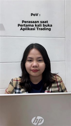 Pertama kali buka aplikasi trading itu rasanya kayak… 🤯 “Wah banyak banget tombol & chart!” 😅 “Eh ini harga naik-turun cepat banget!” 💸 “Eh aku mulai ngitung modal sendiri… deg-degan!” Trading itu seru tapi juga bikin jantung berdebar. Tapi jangan khawatir… semua trader pernah merasakan momen ini. Yang penting: mulai pelan, belajar dasar dulu, jangan FOMO! 💪 Komen “SAMA” kalau kamu juga pernah ngerasain deg-degan waktu buka app pertama kali 👇🔥 #tradingpemula #psikologitrading #edukasitradi
