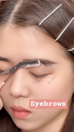 Eyebrow trimming #eyebrowtutorial #eyebrows #eyebrows #eyebrowshape
