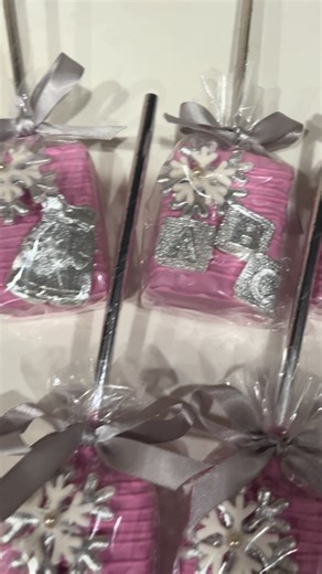 Winter Wonderland Theme Treats #candytreats1980 #baltimoretreatmaker #baltimorecandyapples