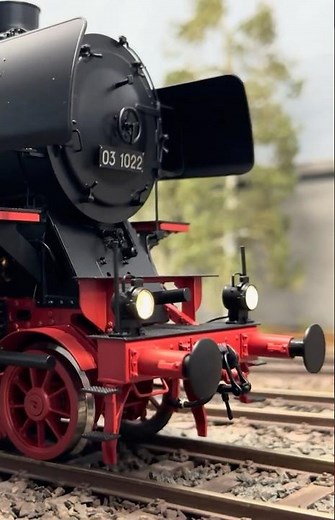 Gauge 1 Short: 03 1022 in the BW