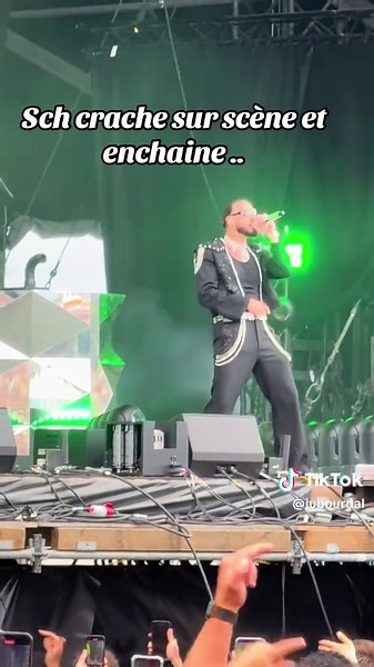 Sch enflamme la scène avec ses performances