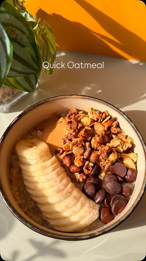 Quick 5-minute oatmeal breakfast 🍯✨ Just mix 1/4 cup oats, 1/4 cup milk & 1/4 cup water — microwave for 1 min 30 sec and it’s done! 🕐 Now top it with your favorite fruits, peanut butter, chocolate, or granola for that extra crunch 😋💪 Perfect for busy mornings! 🌞 (Oatmeal, quick breakfast, oats, healthy breakfast, 5 min meal, recipe, breakfast, fruits, healthy recipe, microwave recipe) #fatandfoodie #healthy #healthybreakfastideas #oats #oatsforbreakfast #oatmeal #garnola #quickbreakfast #fo