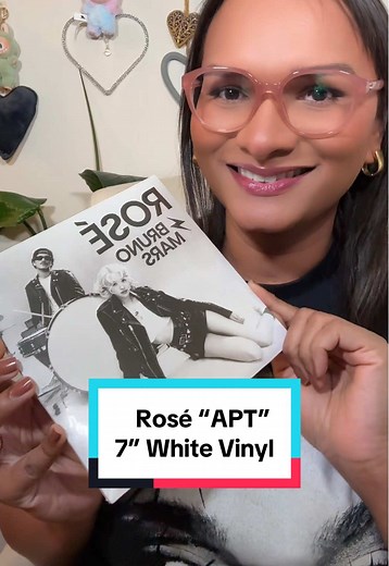 Unboxing ROSÉ and Bruno Mars' APT 7” Vinyl