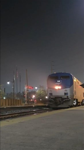 Amtrak #193 leads Cardinal 51 with Pacific Bend Heritage Car