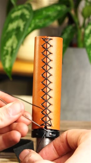 Feel the leather from the very first touch.